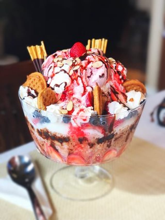 Party Size - Very Berry Bingsu (5-6 servings).