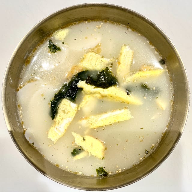 F7. Rice cake soup.