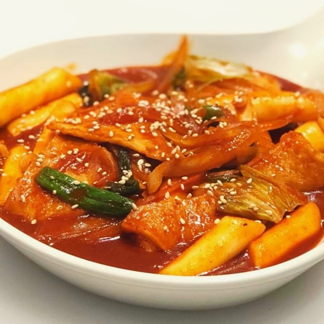 E 5. Dukbokki (sweet chili ricecake).